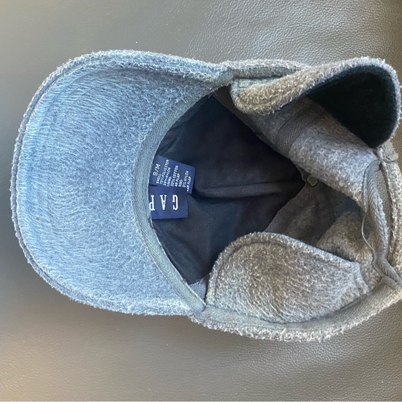 GAP winter cap/ baseball hat with ear coving - Picture 3 of 3